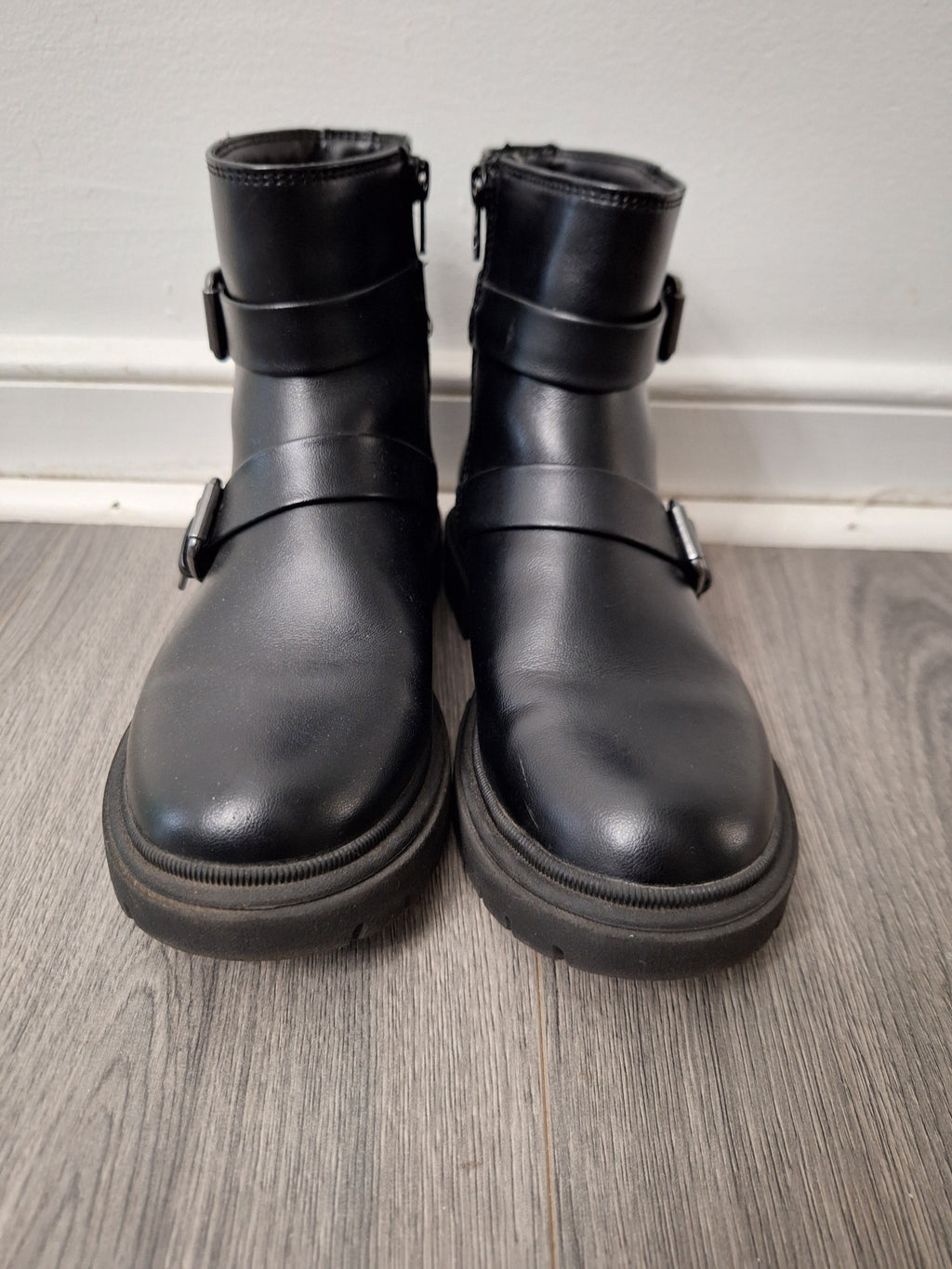 art class Girls Black Boots size 3 Great Condition