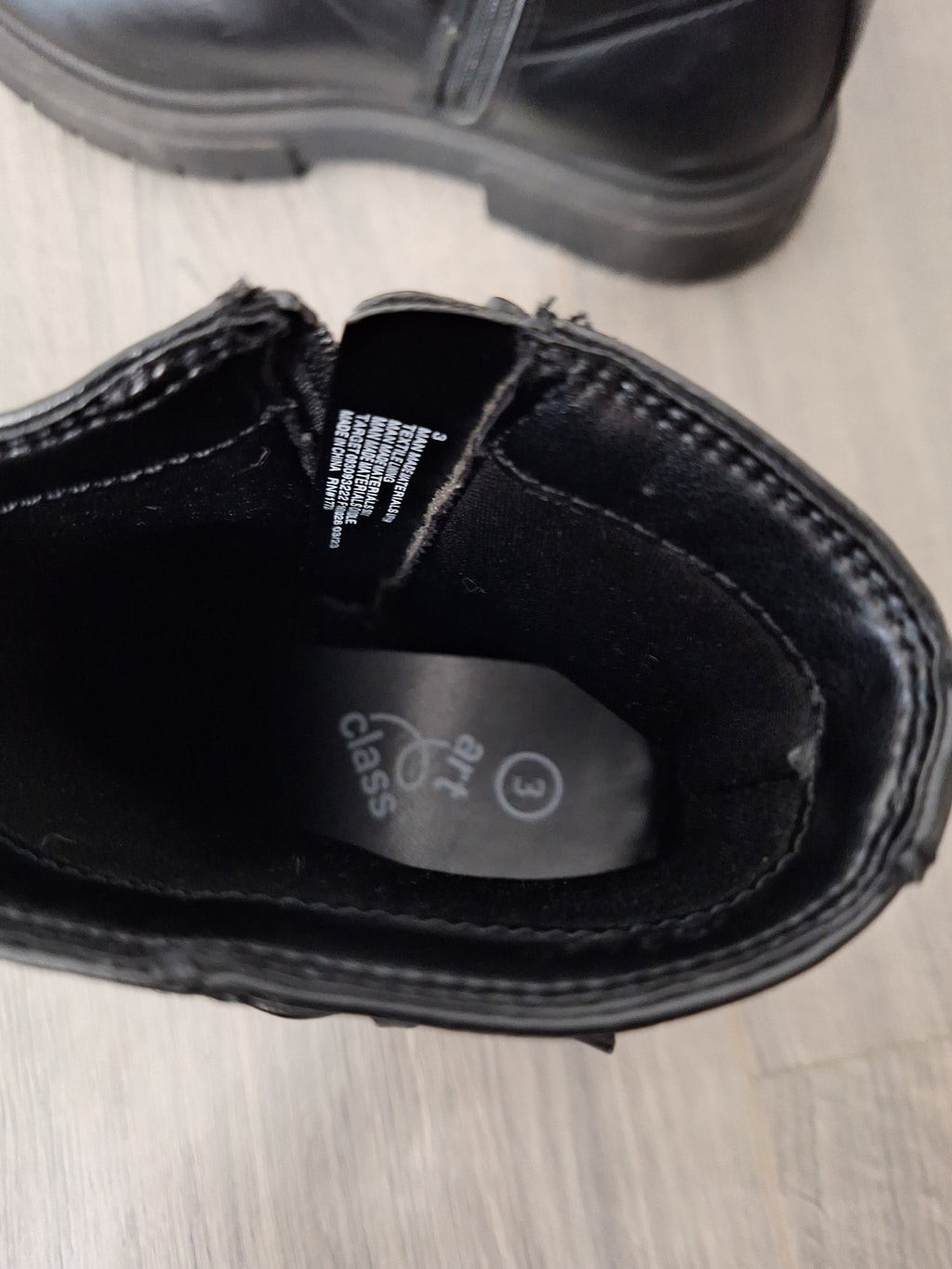 art class Girls Black Boots size 3 Great Condition